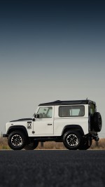 2016 Land Rover Defender Adventure 90 - 8820 km