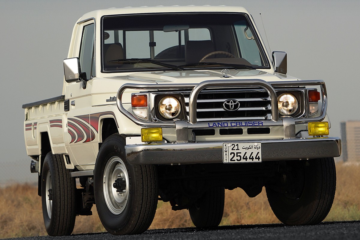 2006 Toyota Land Cruiser LX Pickup - 90k km