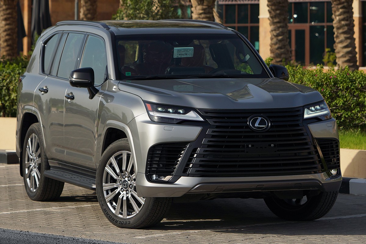 2022 Lexus LX600 VIP - 485 km only