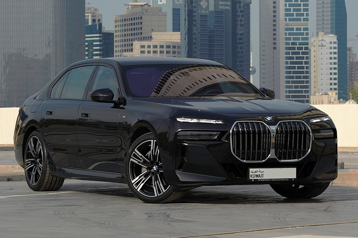 2023 BMW 740Li M Sport - 409 km only