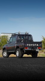 2013 Toyota Land Cruiser LX V6 - 18k km