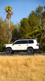 2012 Toyota Land Cruiser G - 300k km