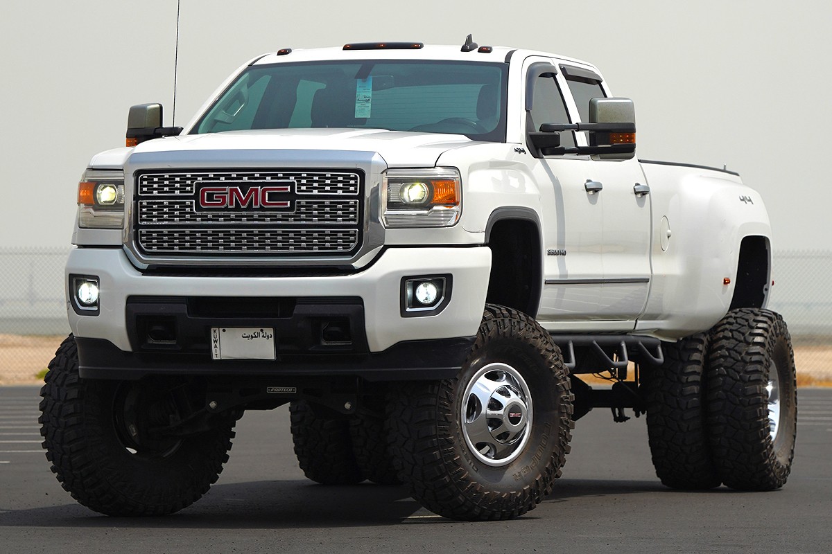 2015 GMC Sierra 3500 HD Dually - 139k km