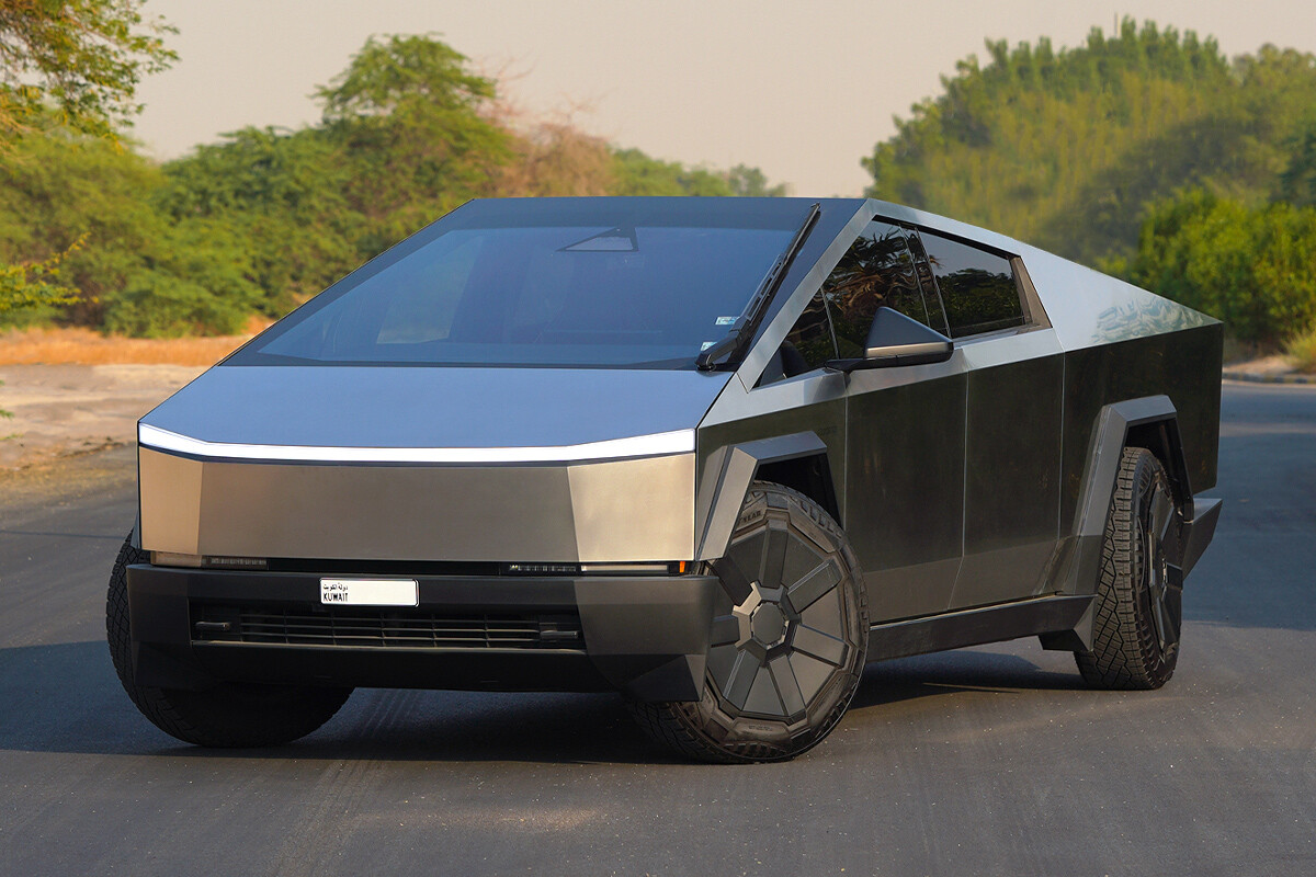 2024 Tesla Cybertruck Foundation Series - 20k km