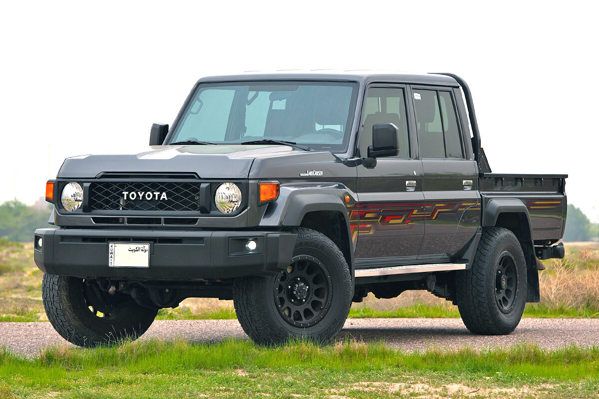 2024 Toyota Land Cruiser LC76 Pickup - 42k km