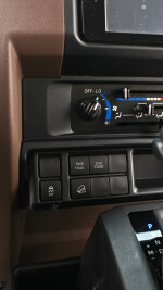 2024 Toyota Land Cruiser LC76 Pickup - 42k km