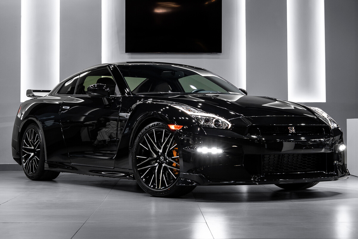 2025 Nissan GT-R Premium Black Godzilla - 170 km only